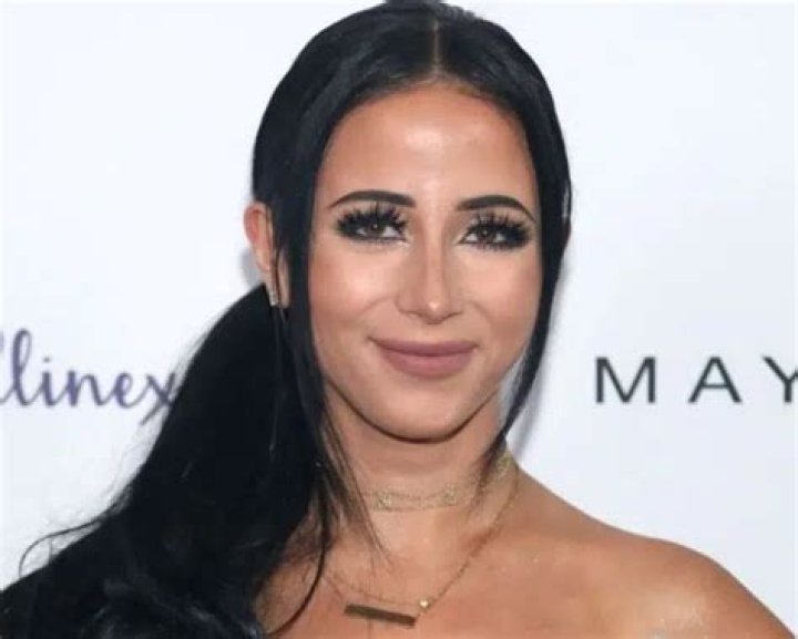 Amber Scholl Net Worth and EarningsAmber Scholl Net Worth and Earnings