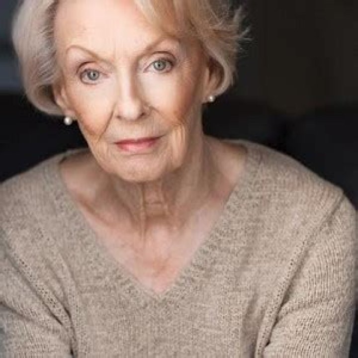 Barbara Wallace Age | Wiki, Net worth, Bio, Height, Husband ?