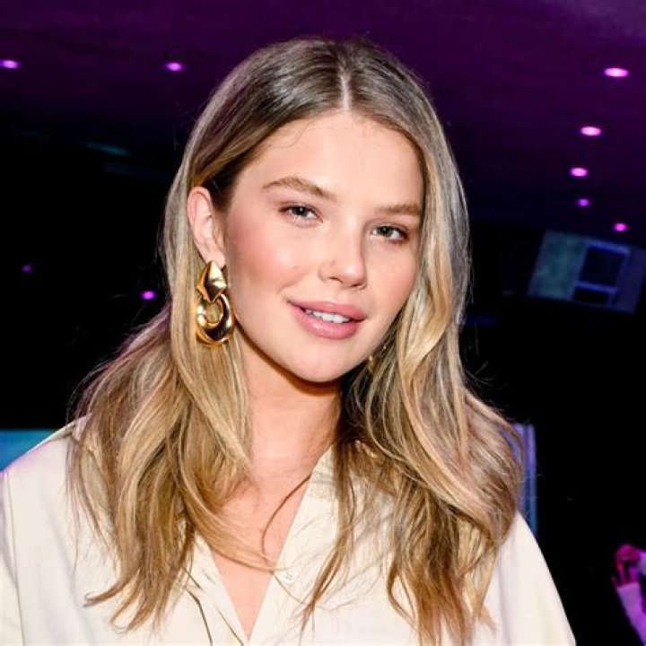 Ellie Thumann Net Worth and Earnings