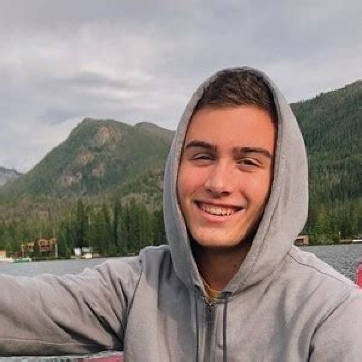 Evan Palmbald Age | Wiki, Net worth, Bio, Height, Girlfriend?