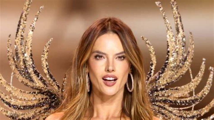 How tall is Alessandra Ambrosio