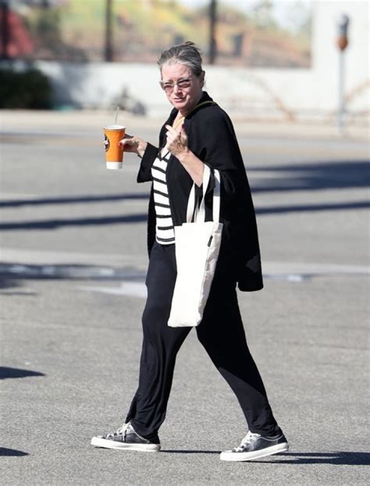 How tall is Bridget Fonda