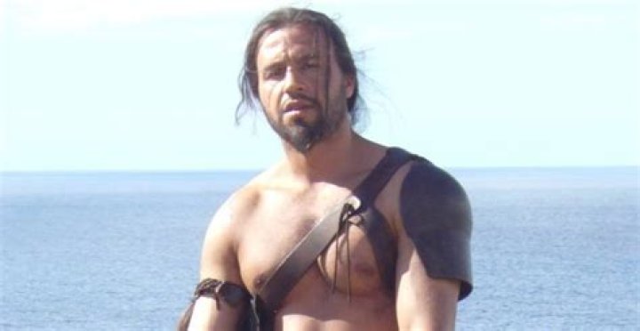 How tall is Dar Salim