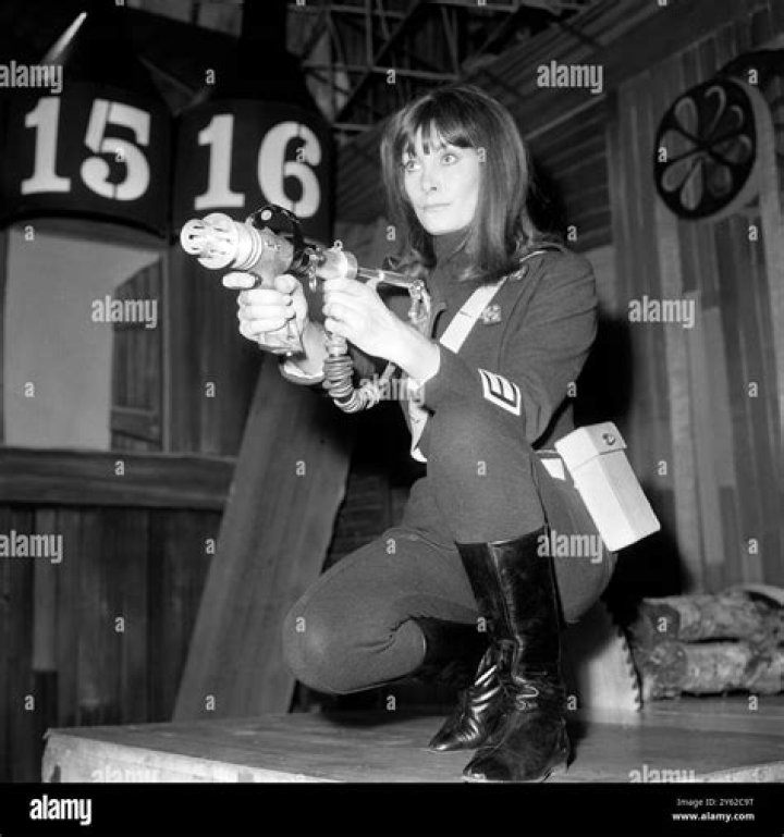 How tall is Jean Marsh