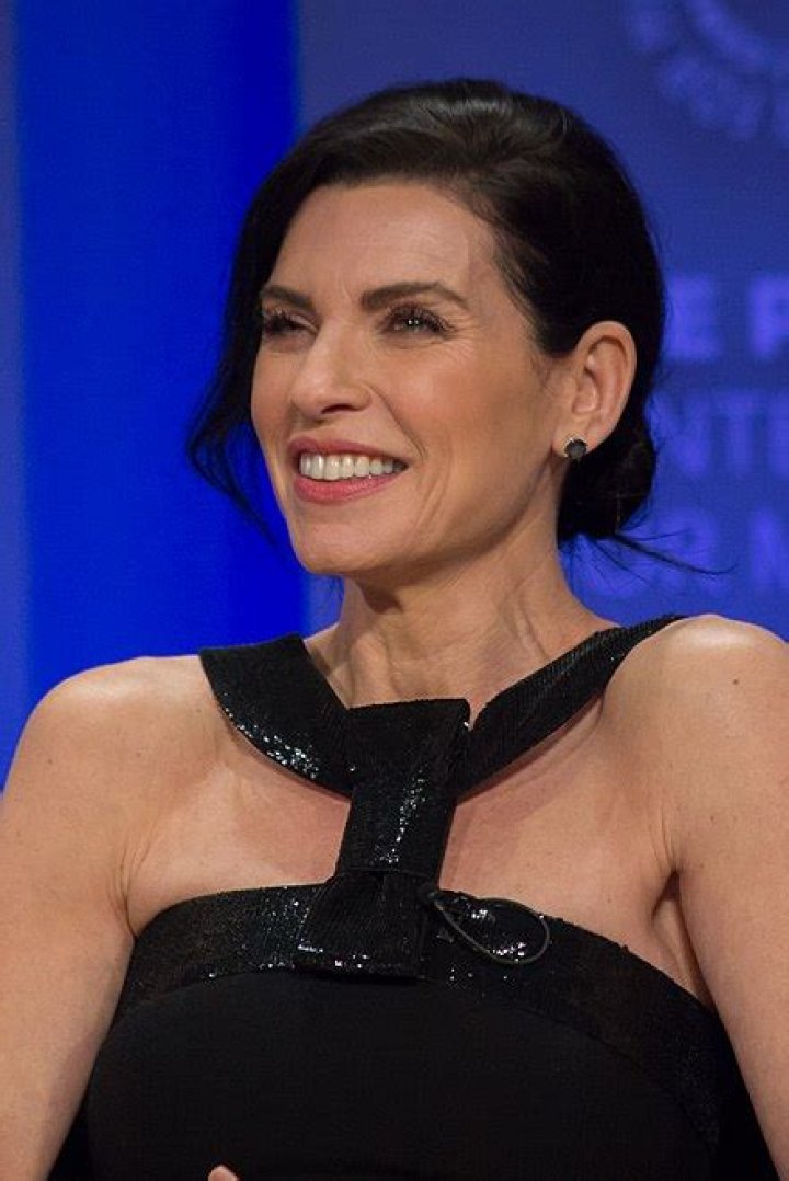 How tall is Julianna Margulies