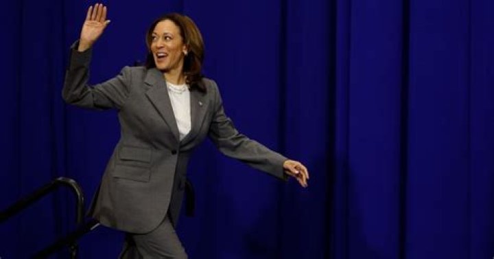 How tall is Kamala Harris