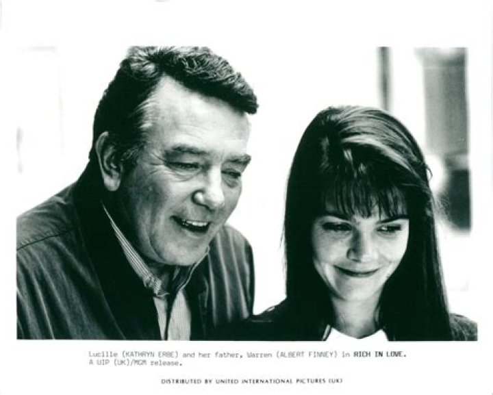 How tall is Kathryn Erbe