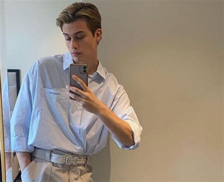 How tall is Nicholas Galitzine