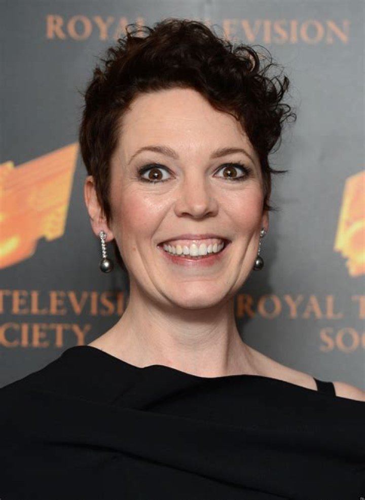 How tall is Olivia Colman