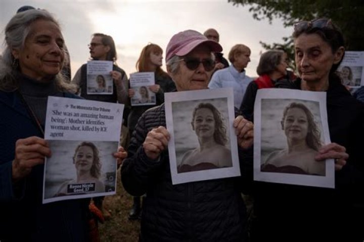 How tall is Renee O'Connor