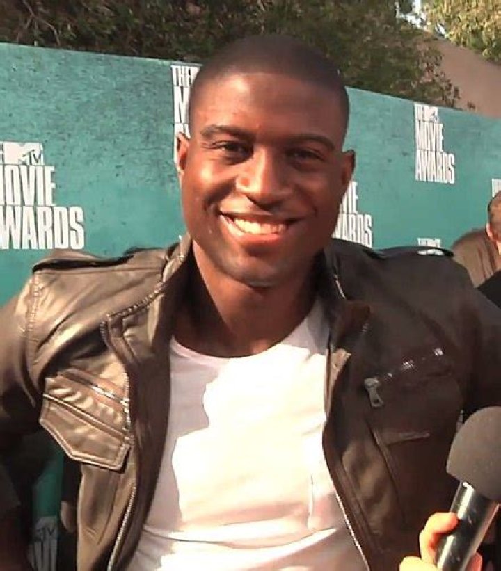 How tall is Sinqua Walls