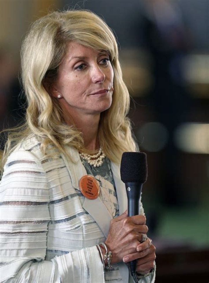 How tall is Wendy Davis