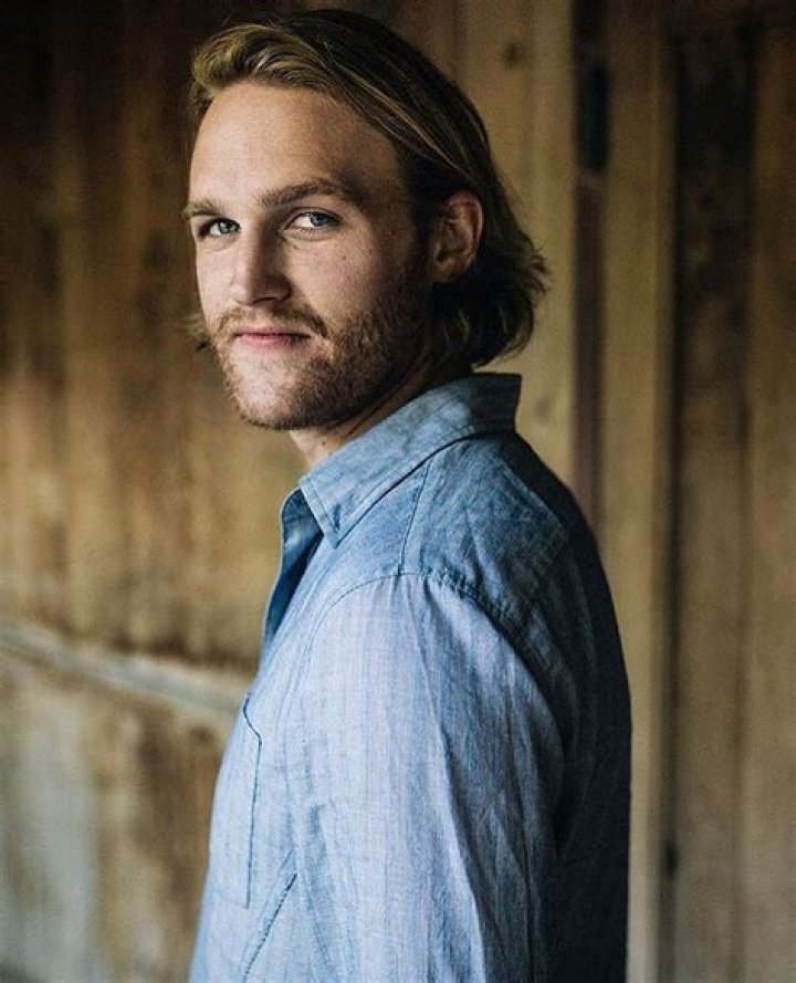 How tall is Wyatt Russell