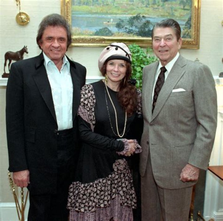 How tall was Johnny Cash