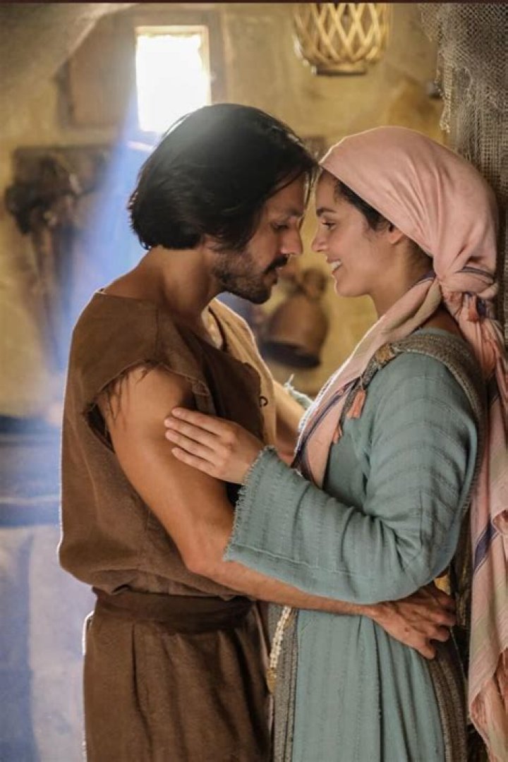 Is Shahar Isaac Dating Anyone? Details About His Relationship – Celebsgraphy