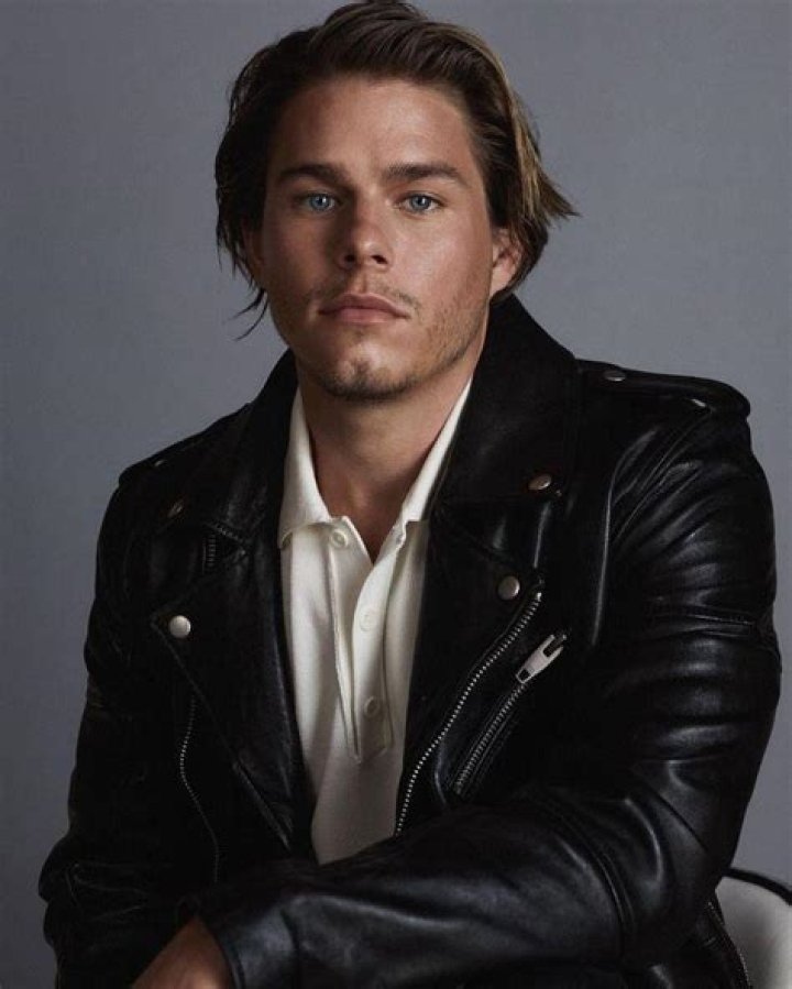 Jake Manley – Celebsgraphy