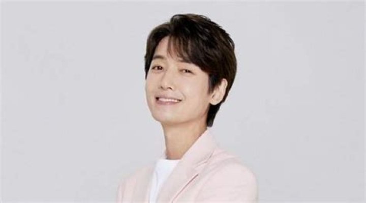 Jung Kyung-ho Net Worth, Age, Height, Wife