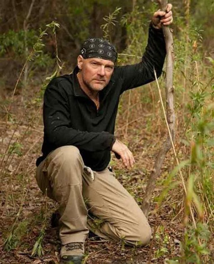 Les Stroud Net Worth, Knives, Wife, Wiki-Bio, Age, New Show. 2022