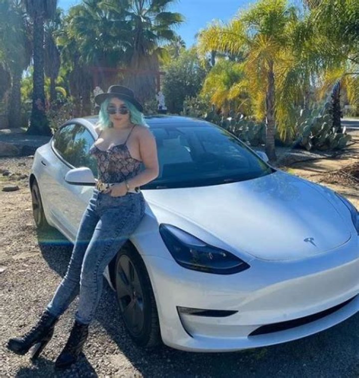 Mackenzie Marie Net Worth and Earnings