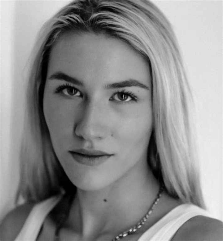 Sofia Hublitz – Celebsgraphy