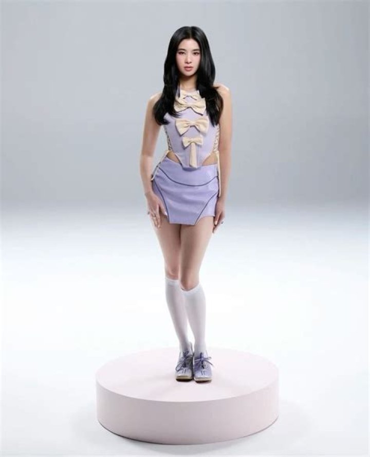 Sophia Body – Celebsgraphy