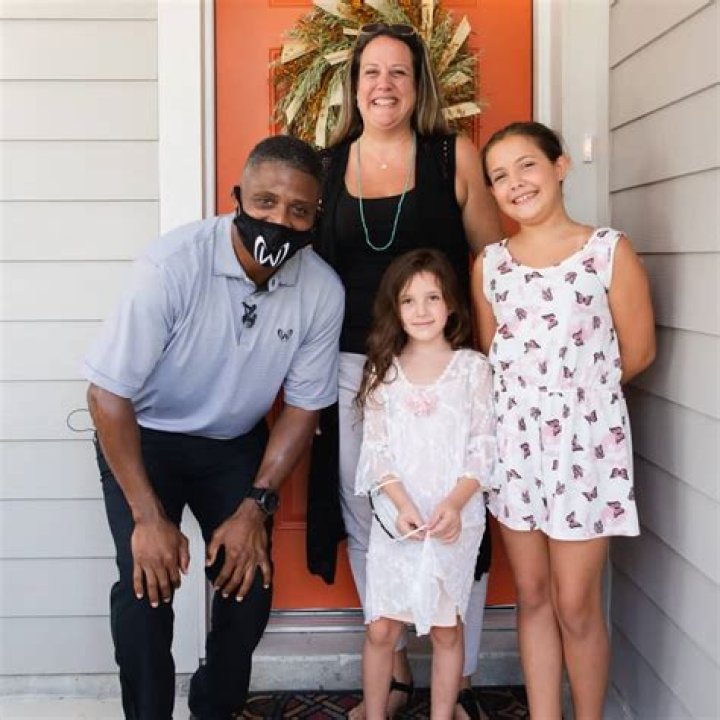 Warrick Dunn: Bio, Married, Wife, Kids, Net Worth, Family, Parents. 2022